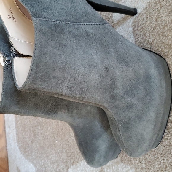 Boston Proper Khaki Green platform heels - Picture 5 of 11